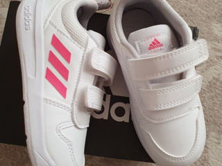 Adidas. Noi in cutie.