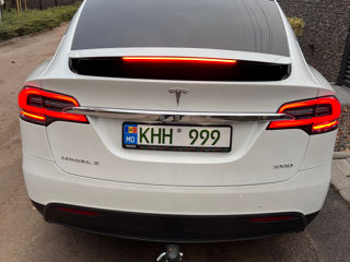 Tesla Model X foto 2