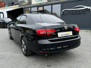 Volkswagen Jetta foto 4