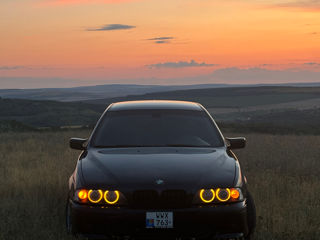 BMW 5 Series foto 0