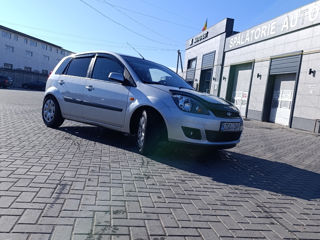 Ford Fiesta foto 6