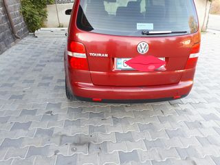 Volkswagen Touran foto 2