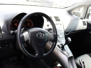 Toyota Auris фото 9