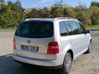 Volkswagen Touran foto 5