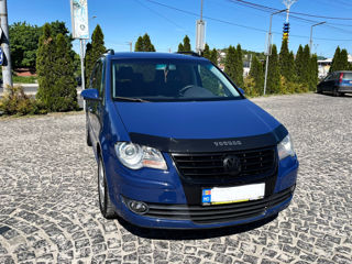 Volkswagen Touran foto 2