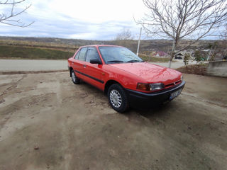 Mazda 323 foto 3