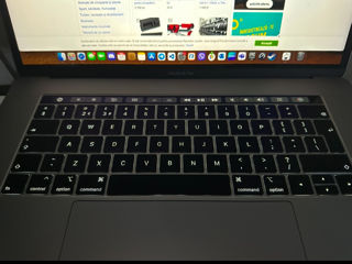 MacBook Pro 15in 2018 foto 2