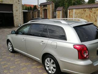 Toyota Avensis foto 4