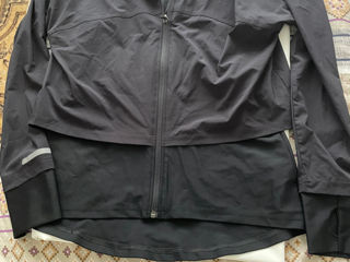 Новая спортивная куртка, тоненькая, привезена из США, 350л. фото 0