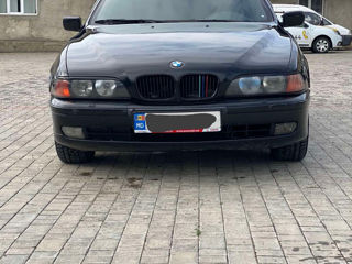 BMW 5 Series foto 2