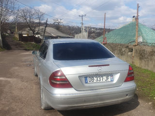 Mercedes E-Class foto 1