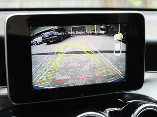 Камера заднего вида на штатный монитор Mercedes.