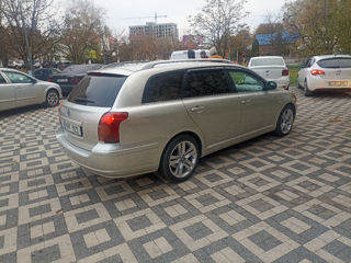 Toyota Avensis foto 2