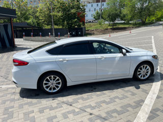 Ford Fusion foto 2