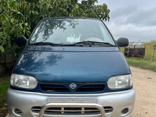 Nissan Serena foto 2