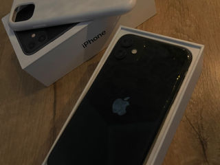 Vând iPhone 11