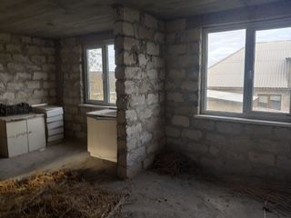 Vînd casă cu 3 nivele nefinisata în apropiere de Chișinău foto 2
