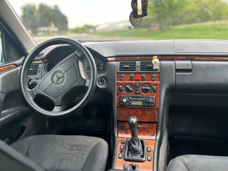 Mercedes E-Class фото 7