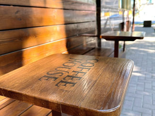 Продаю большую деревянную скамью (3м+) для террасы, кафе, двора с столиками foto 2