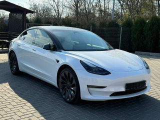 Chirie auto tesla model 3 performance