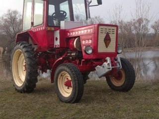 Vînd tractor