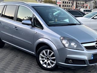 Opel Zafira foto 1