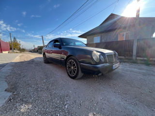 Mercedes E-Class foto 3