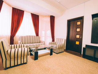 Apartament cu 5 camere sau mai multe, 600 m², Periferie, Codru, Chișinău mun. foto 2