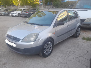 Ford Fiesta foto 2