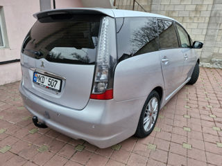 Mitsubishi Grandis foto 3