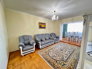 Apartament cu 2 camere, 65 m², Buiucani, Chișinău foto 3