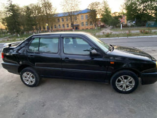 Volkswagen Vento foto 5