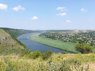 2,1 ha langa rau, langa traseul Chisinău- Bălți foto 1