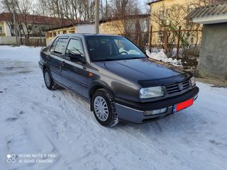 Volkswagen Vento foto 1