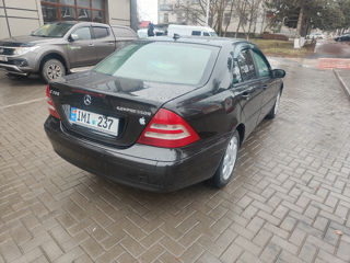 Mercedes C-Class foto 5