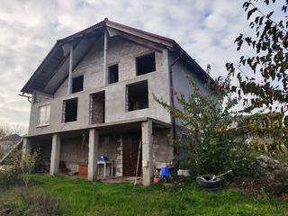 Vînd casă cu 3 nivele nefinisata în apropiere de Chișinău foto 1