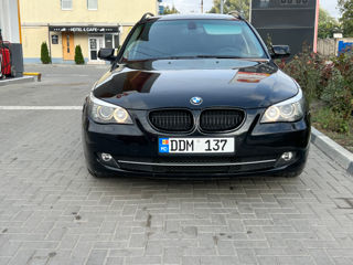 BMW 5 Series Touring foto 2