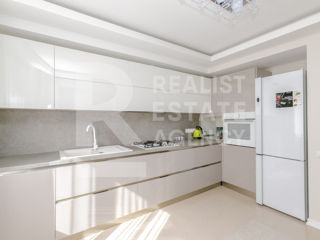 Apartament cu 2 camere, 70 m², Centru, Chișinău foto 6