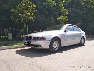 BMW 5 Series foto 4