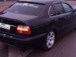 BMW 5 Series foto 6