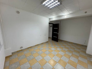 Se oferă spre vînzare spațiu comercial cu suprafața 170m.p. în sectorul Rîșcani, str. Florilor 28/3. foto 5