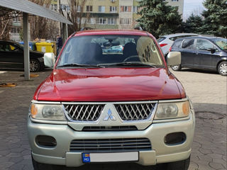 Mitsubishi Montero Sport foto 1