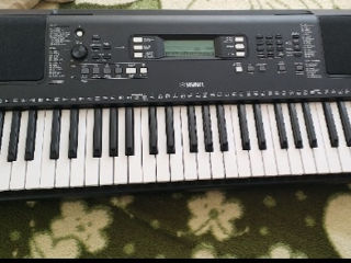 Piano PSR-E373