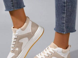 Two Tone High Top Lace-up Front Skate Shoes foto 4