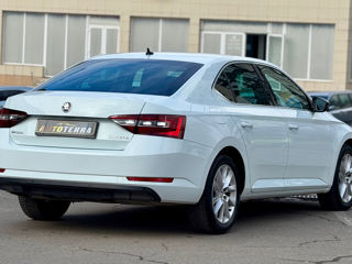 Skoda Superb foto 3