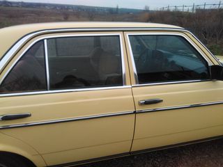 Mercedes Series (W123) foto 3