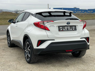 Toyota C-HR foto 2