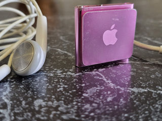 Se vinde Apple iPod Shuffle 4th Generation (A1373) 2GB roz