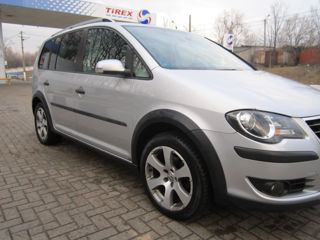 Volkswagen Touran foto 2