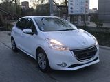 Peugeot 208 foto 1